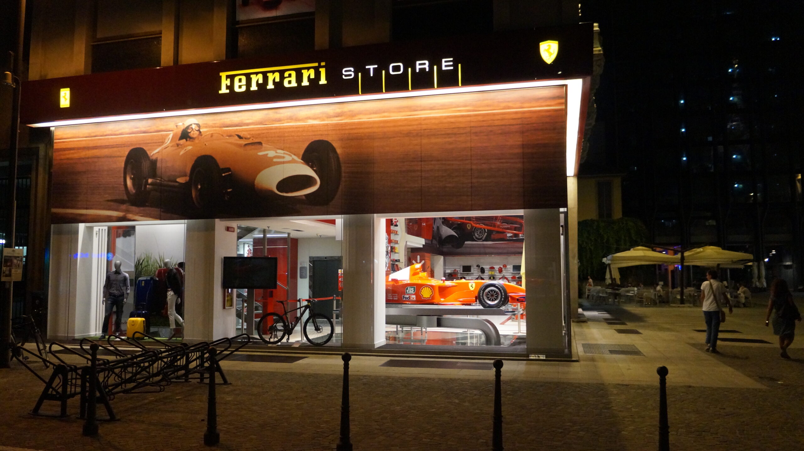 ferrari mağazası