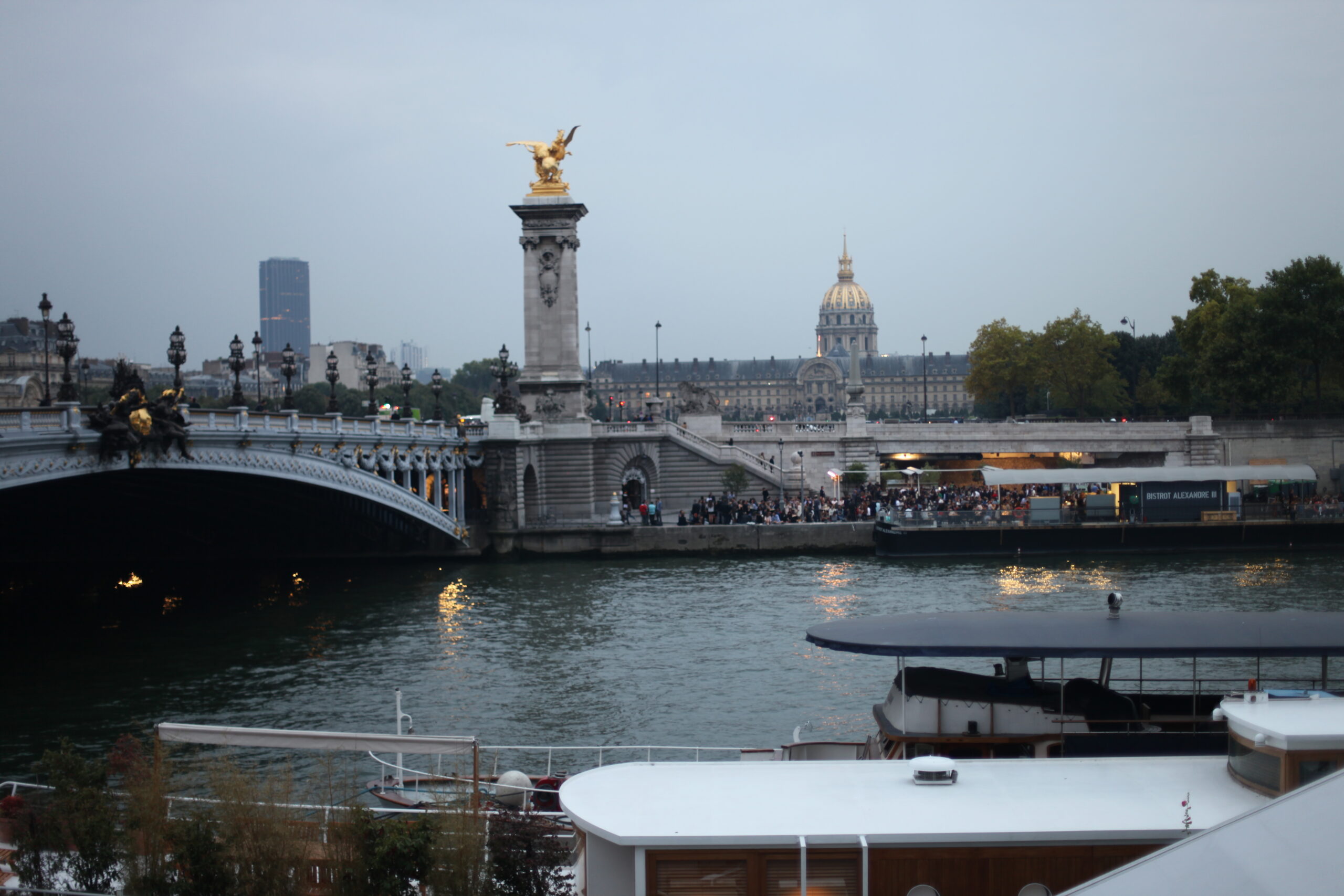 fransa başken paris köprü üzeri